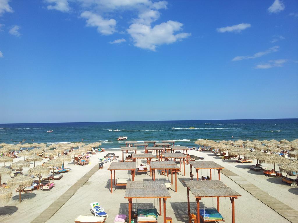 Blue Beach Studios Mamaia Exterior photo